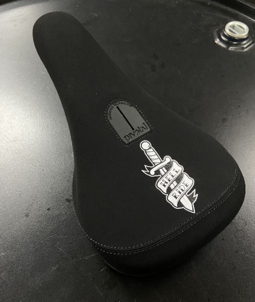 BMX Седло Code Bikes Hellrider v2 Mid Pivotal Купить